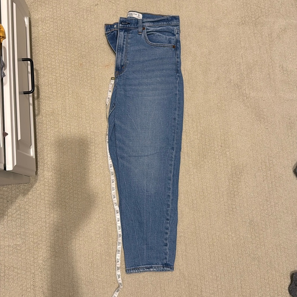 The Mom High Rise - Abercrombie & Fitch - 4 SHORT